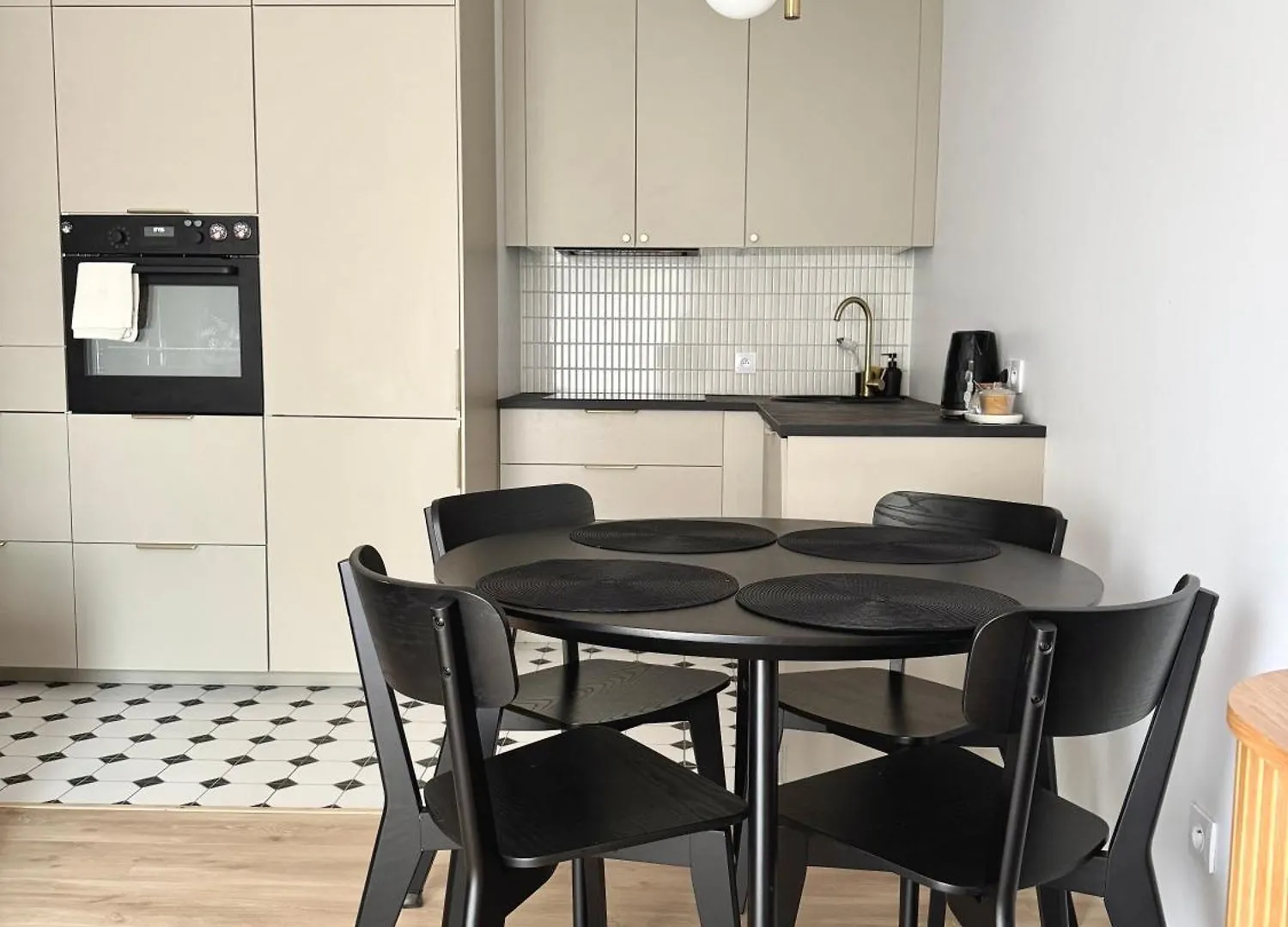 Gdansk Wrzeszcz Apartament 3-Pokojowy Z Ogrodkiem & Darmowy Parking Appartamento